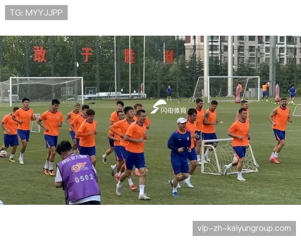 冠军球队基地开放日吸引大批粉丝参观,冠军足球场 冠军球队基地开放日吸引大批粉丝参观,冠军足球场